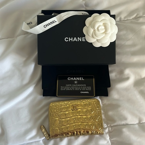 Chanel Egyptian Gold Croc Embossed Zip Around Card Holder - Picture 1 of 16